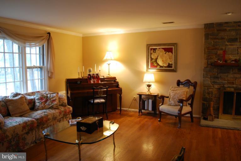 3642 Valley Road Ellicott City, MD 21042 - Photo 9 of 29 Living Room