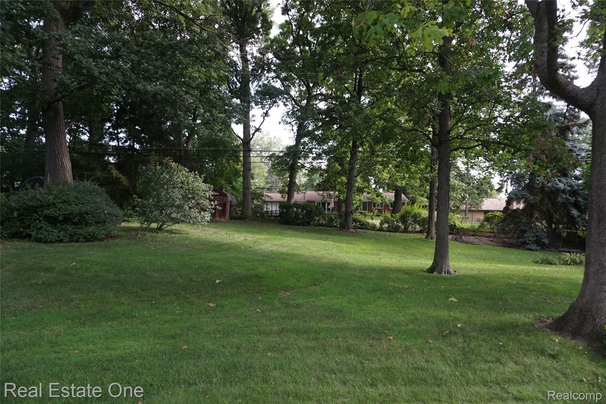 200 Windsor Road Rochester, MI 48307 - Photo 4 of 25 DSC00463.JPG
