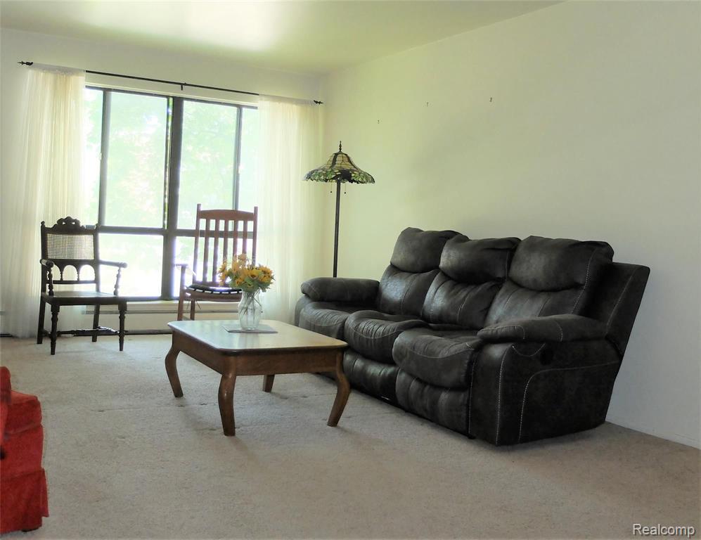 28422 Eight Mile Road, Unit B7 Farmington Hills, MI 48336 - Photo 4 of 7