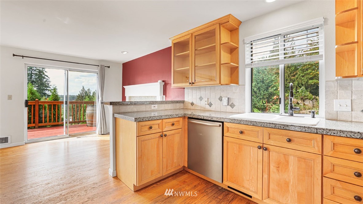18636 East Spring Lake Drive Southeast Renton, WA 98058 - Photo 15 of 31 Gallery Image 15