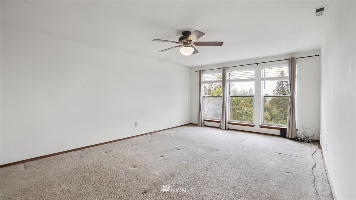 18636 East Spring Lake Drive Southeast Renton, WA 98058 - Photo 16 of 31 Gallery Image 16
