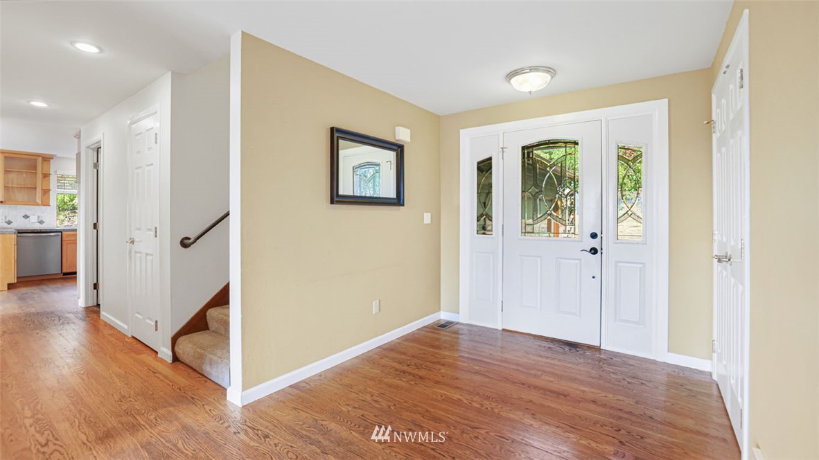 18636 East Spring Lake Drive Southeast Renton, WA 98058 - Photo 3 of 31 Gallery Image 3
