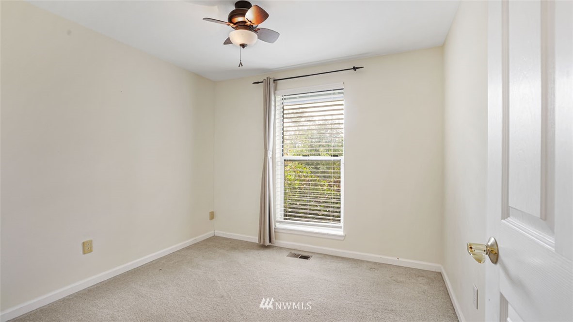 18636 East Spring Lake Drive Southeast Renton, WA 98058 - Photo 6 of 31 Gallery Image 6