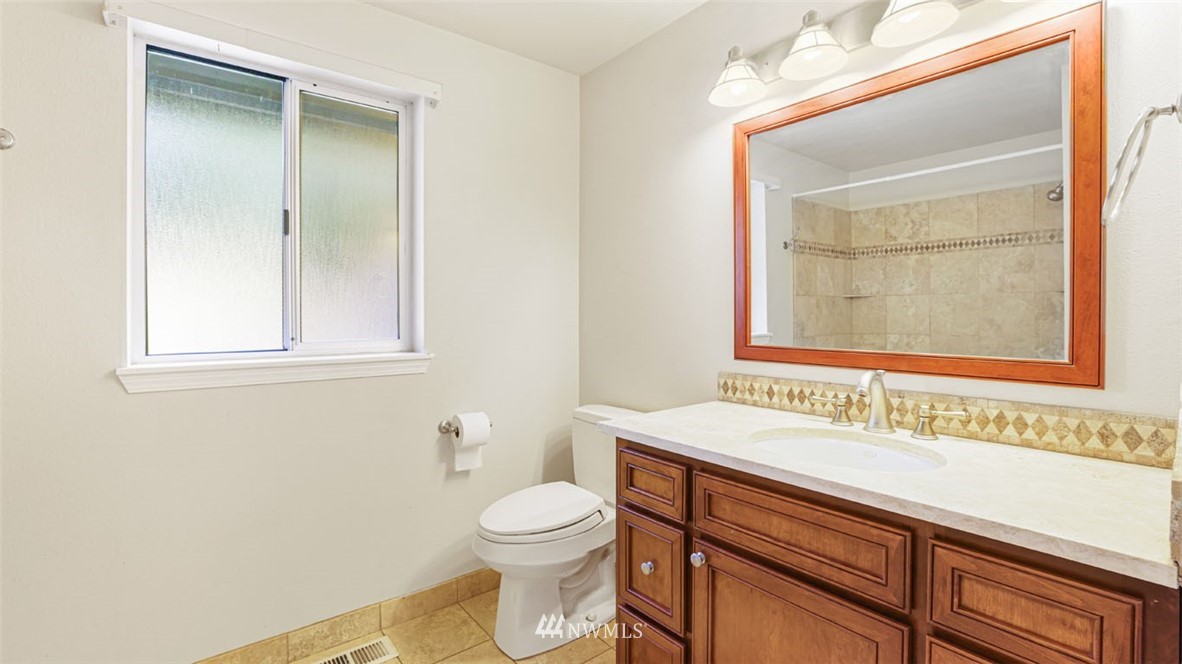 18636 East Spring Lake Drive Southeast Renton, WA 98058 - Photo 7 of 31 Gallery Image 7