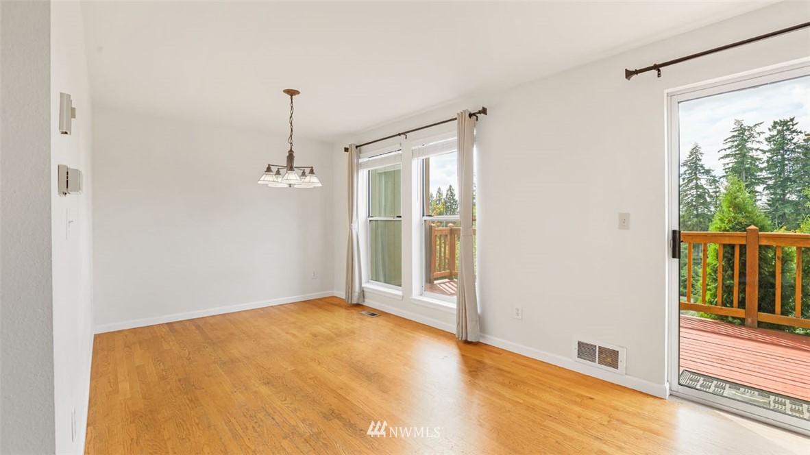 18636 East Spring Lake Drive Southeast Renton, WA 98058 - Photo 10 of 31 Gallery Image 10