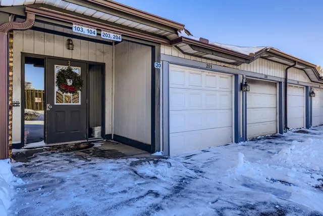 $169,900 | 20 94th Circle Northwest, Unit 203NW, Coon Rapids, MN 55448