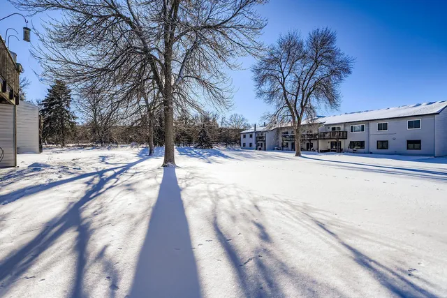 $169,900 | 20 94th Circle Northwest, Unit 203NW, Coon Rapids, MN 55448