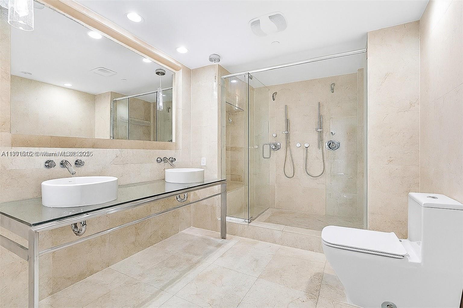 6000 Collins Avenue, Unit 326 Miami Beach, FL 33140 - Photo 5 of 28