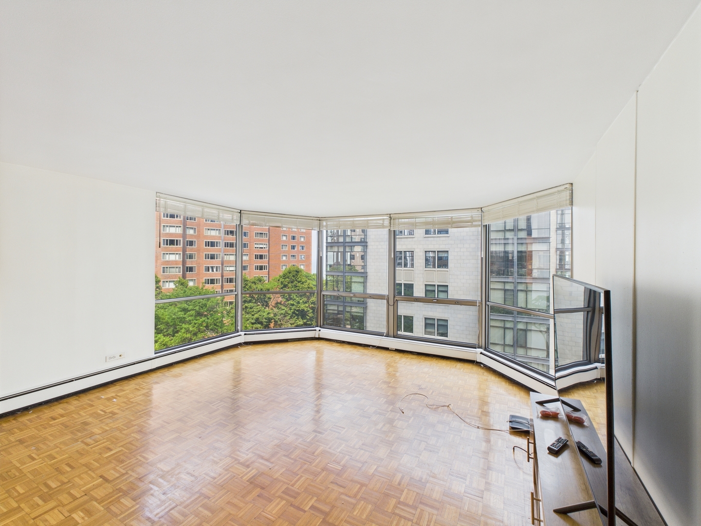 1310 North Ritchie Court, Unit 7D Chicago, IL 60610 - Photo 14 of 38 a view of an empty room with a floor to ceiling window and pool view