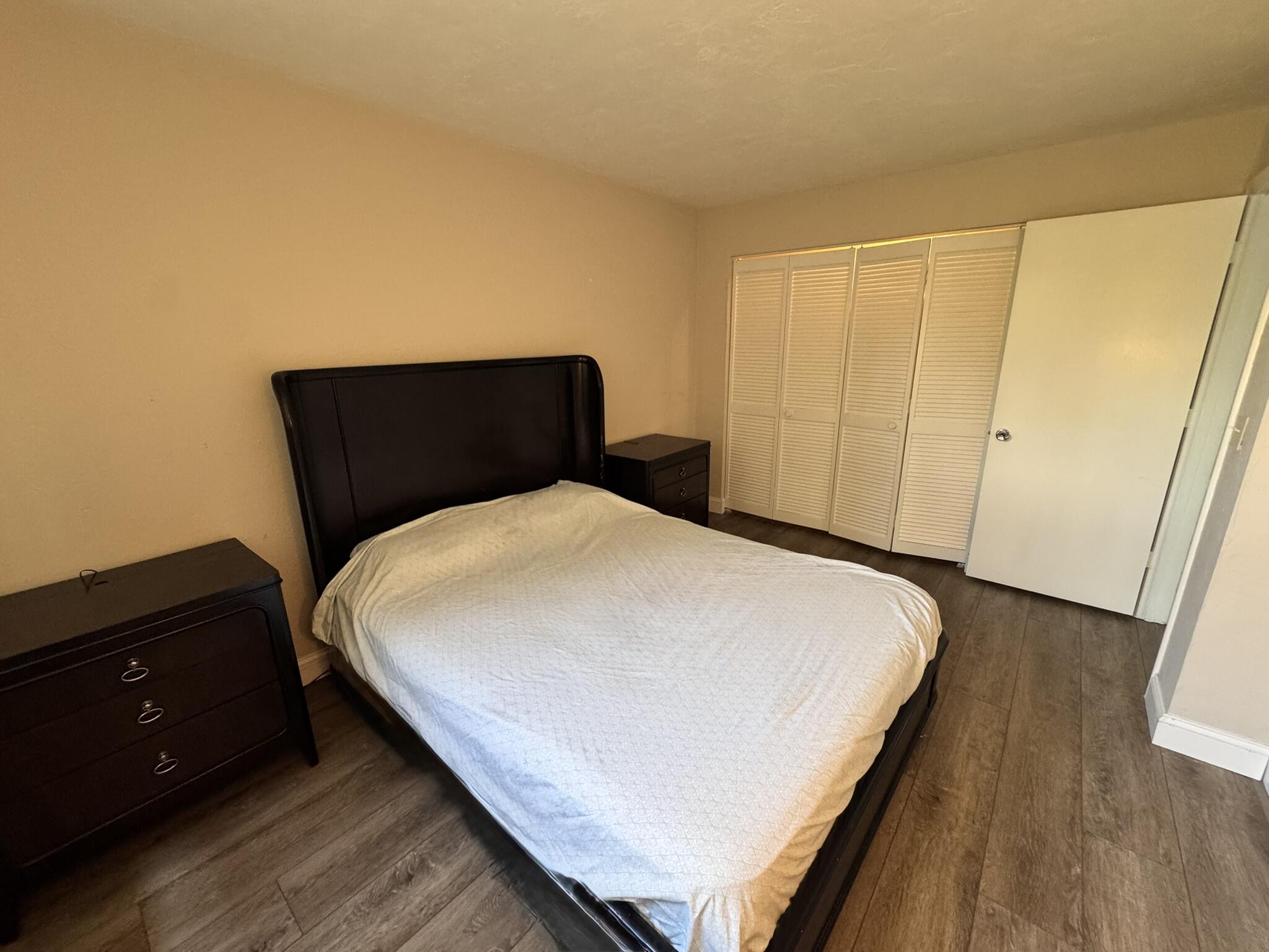 3124 Highway 441, Unit J1 Okeechobee, FL 34974 - Photo 20 of 40 a large bed sitting in a bedroom next to a window