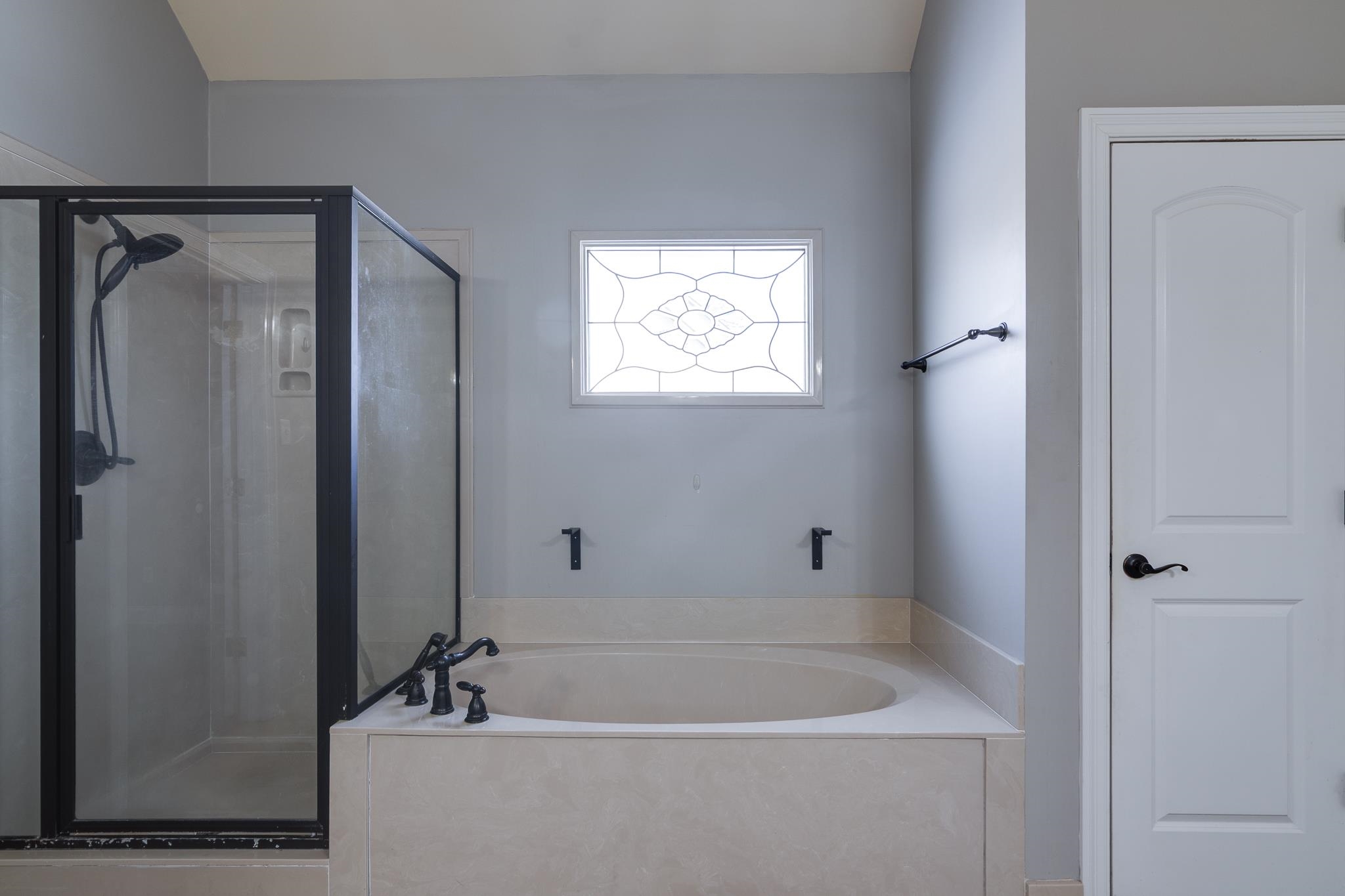 43 Tipton Rdg Cove Munford, TN 38058 - Photo 9 of 30 a bathroom with a bathtub