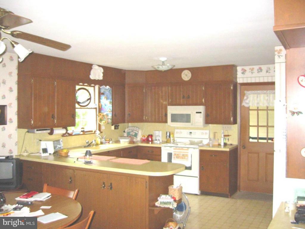 912 Rabbit Hill Road Lititz, PA 17543 - Photo 5 of 6