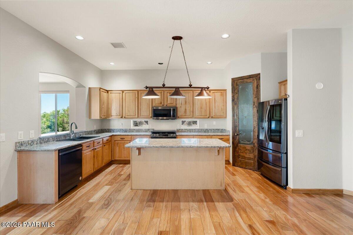 195 Juniper Ridge Drive Prescott, AZ 86301 - Photo 3 of 41 Kitchen