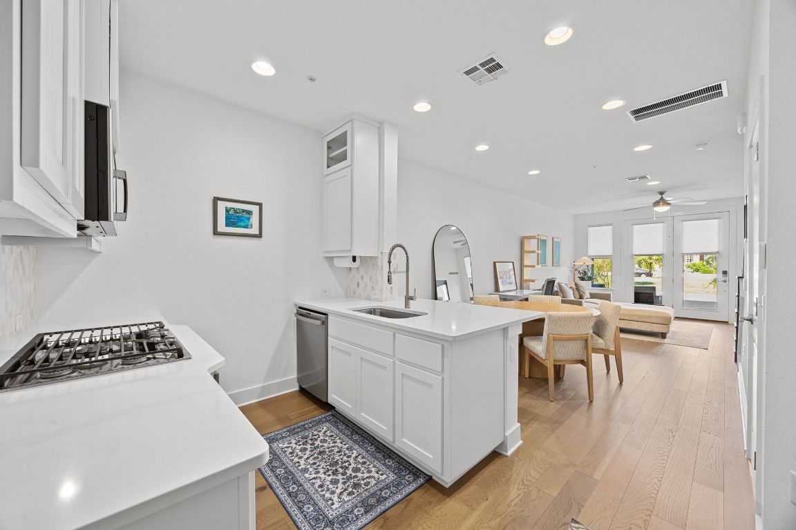 2517 Simond Avenue, Unit B Austin, TX 78723 - Photo 9 of 34