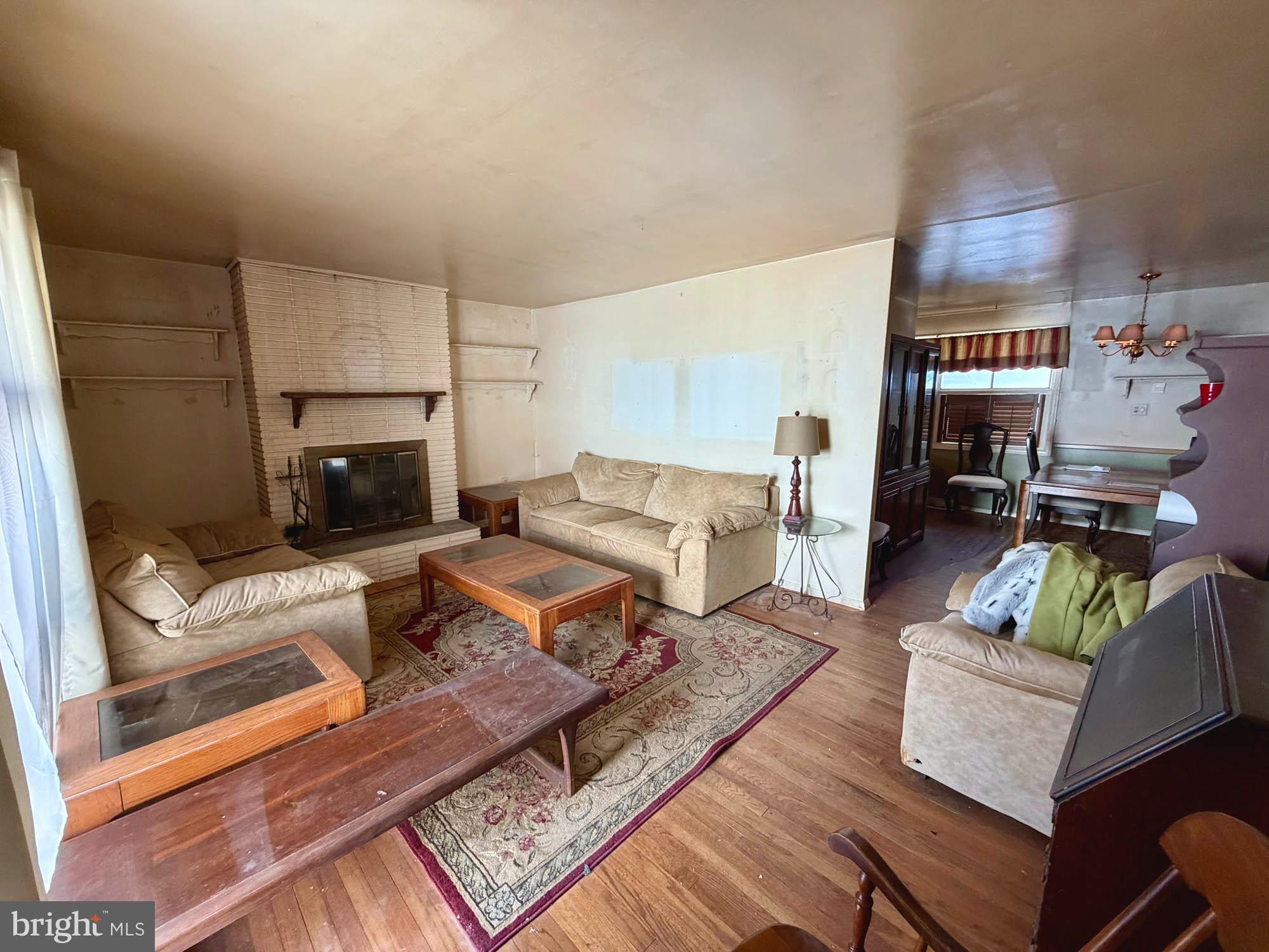 7404 Knollwood Road Baltimore, MD 21286 - Photo 4 of 21