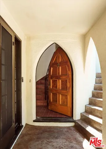 $2,399,000 | 2064 Ames Street, Los Angeles, CA 90027