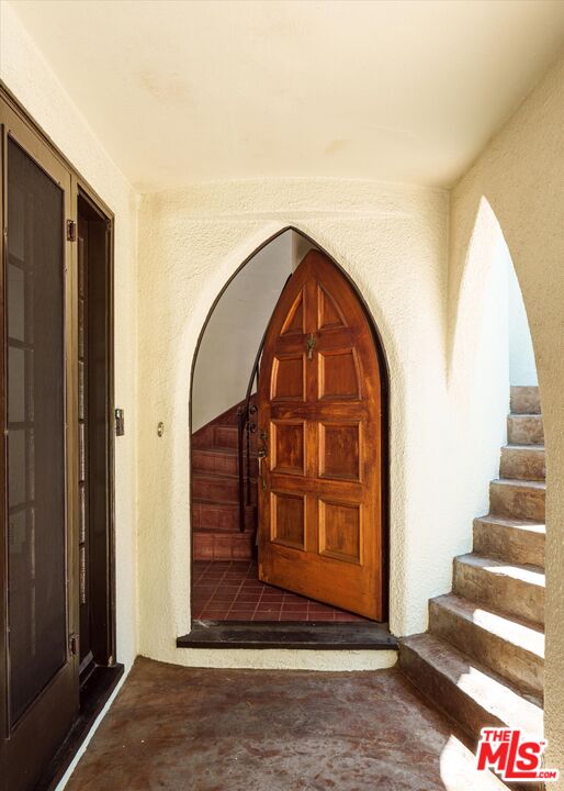 2064 Ames Street Los Angeles, CA 90027 - Photo 11 of 49