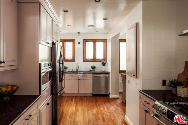 $2,399,000 | 2064 Ames Street, Los Angeles, CA 90027