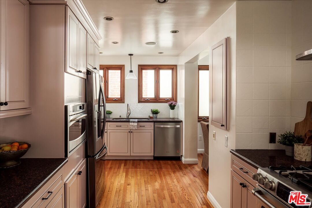 2064 Ames Street Los Angeles, CA 90027 - Photo 17 of 49