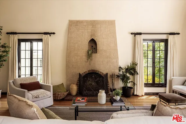 $2,399,000 | 2064 Ames Street, Los Angeles, CA 90027