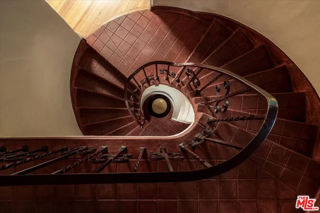 $2,399,000 | 2064 Ames Street, Los Angeles, CA 90027