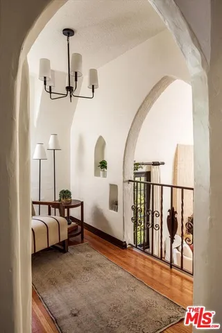 $2,399,000 | 2064 Ames Street, Los Angeles, CA 90027