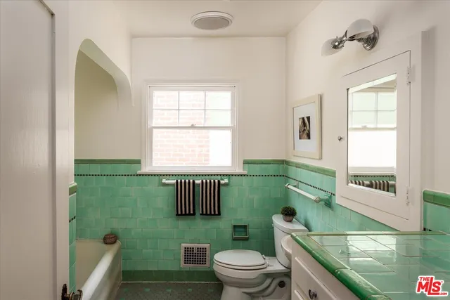 $2,399,000 | 2064 Ames Street, Los Angeles, CA 90027