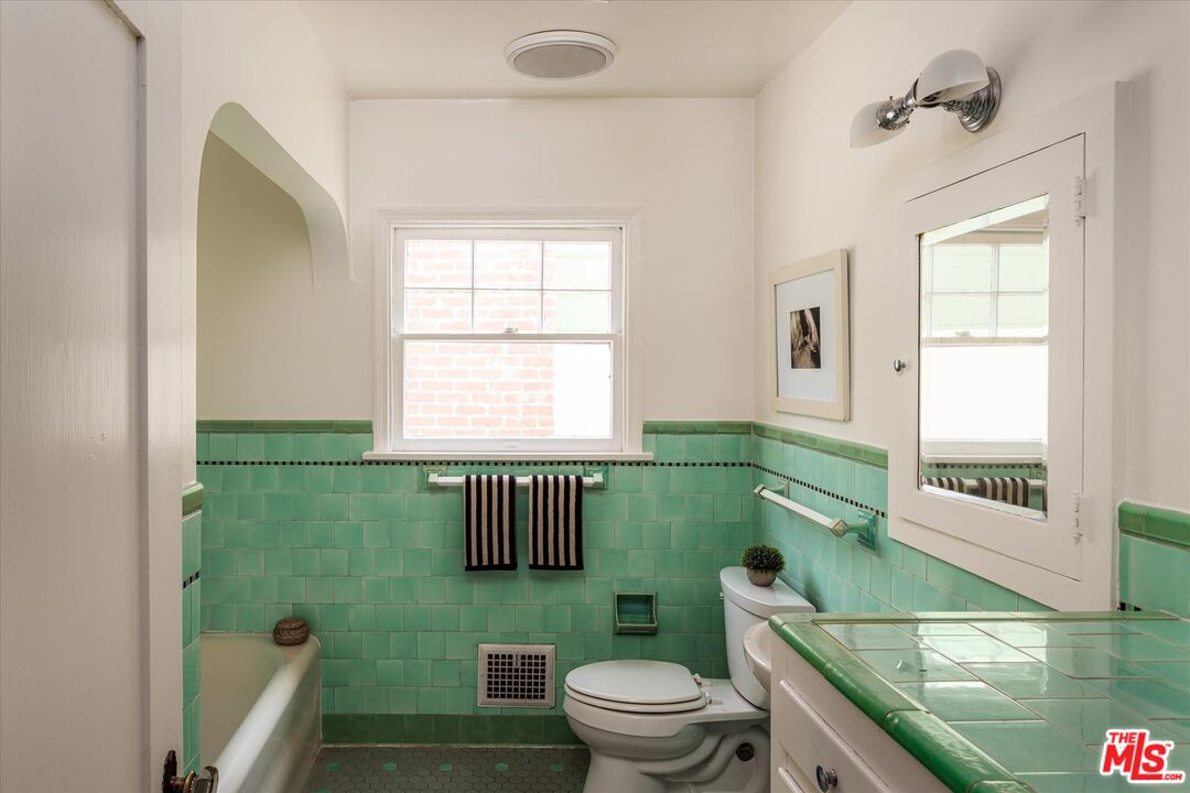 2064 Ames Street Los Angeles, CA 90027 - Photo 30 of 49