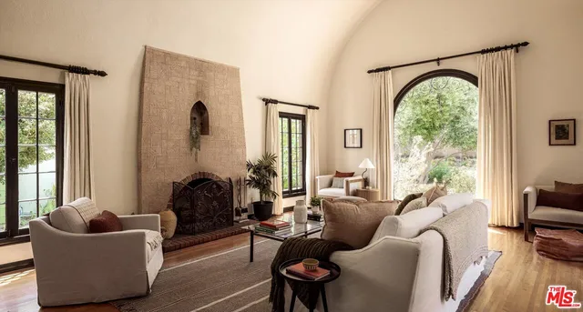 $2,399,000 | 2064 Ames Street, Los Angeles, CA 90027