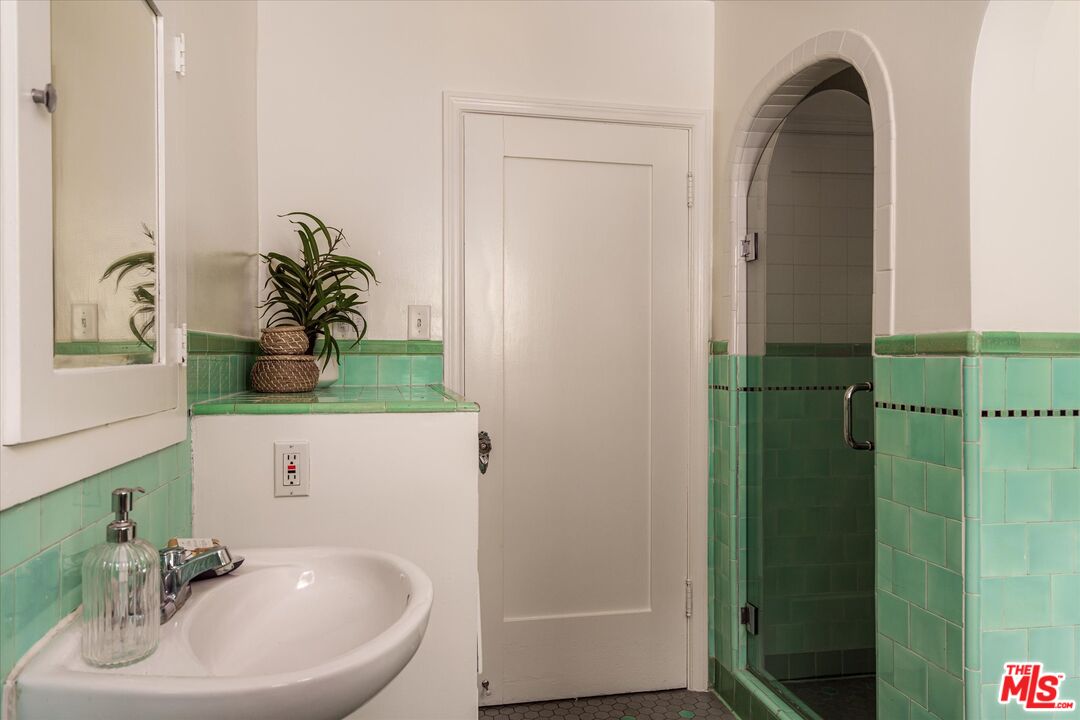 2064 Ames Street Los Angeles, CA 90027 - Photo 31 of 49