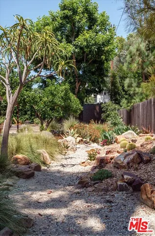 $2,399,000 | 2064 Ames Street, Los Angeles, CA 90027