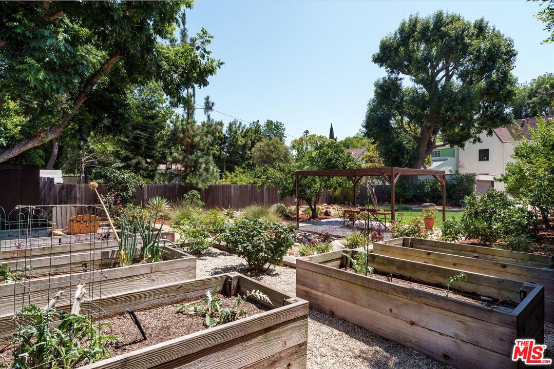 2064 Ames Street Los Angeles, CA 90027 - Photo 43 of 49