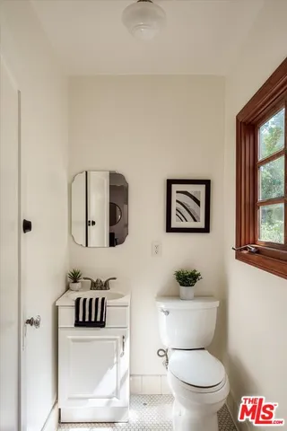 $2,399,000 | 2064 Ames Street, Los Angeles, CA 90027