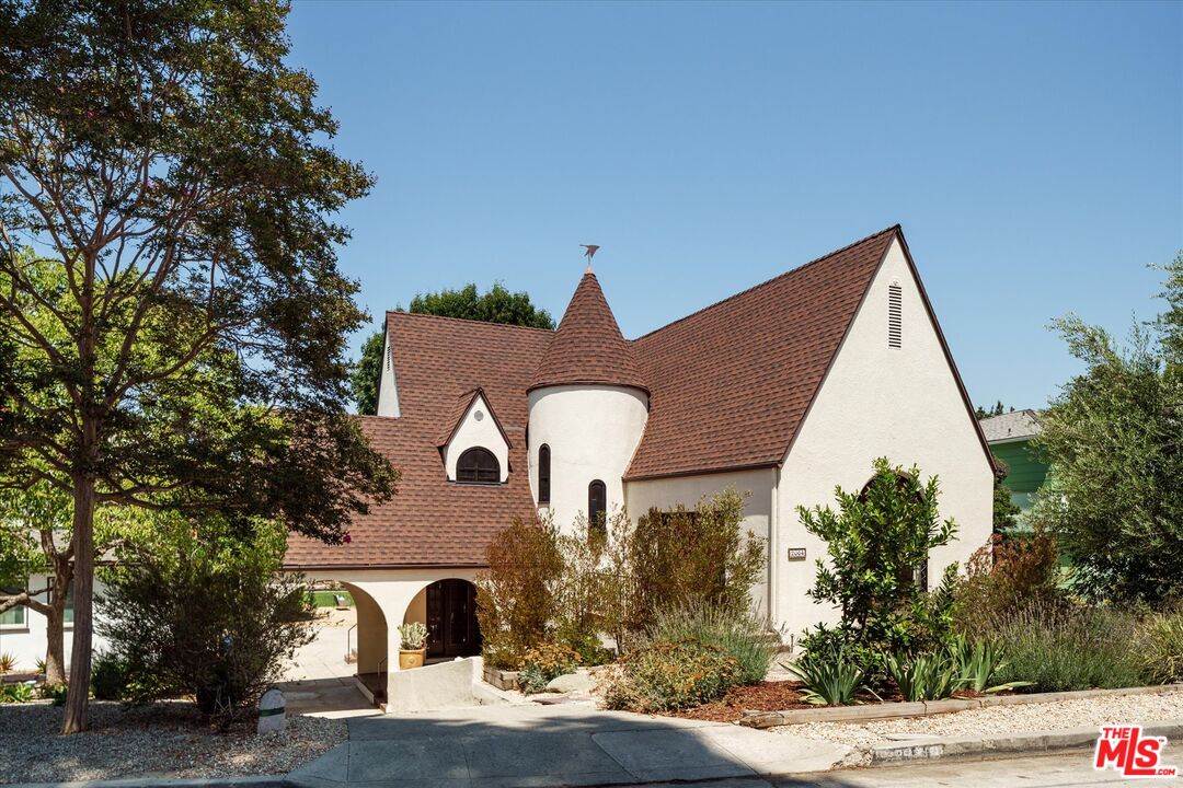 2064 Ames Street Los Angeles, CA 90027 - Photo 5 of 49