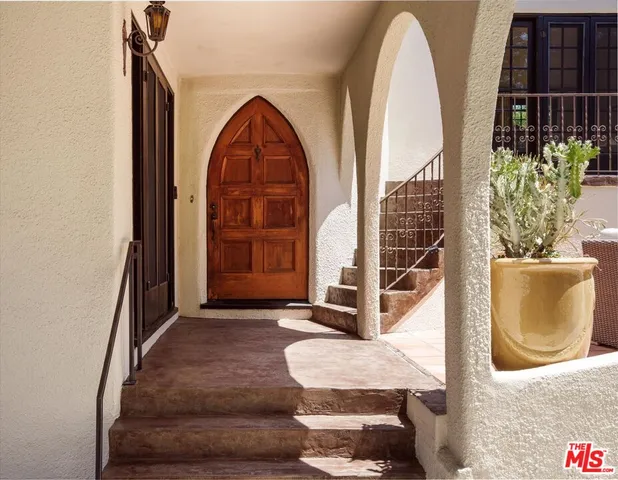 $2,399,000 | 2064 Ames Street, Los Angeles, CA 90027