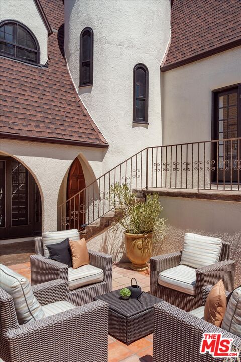 2064 Ames Street Los Angeles, CA 90027 - Photo 8 of 49