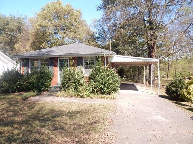 915 West Spring Street Lebanon, TN 37087 - Photo 1 of 10 Sweet cottage with spacious room and large/private backyard!