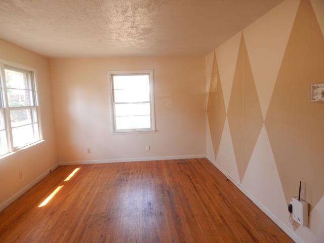 915 West Spring Street Lebanon, TN 37087 - Photo 2 of 10 Open and sunny living room