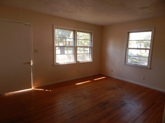915 West Spring Street Lebanon, TN 37087 - Photo 3 of 10 Living Room