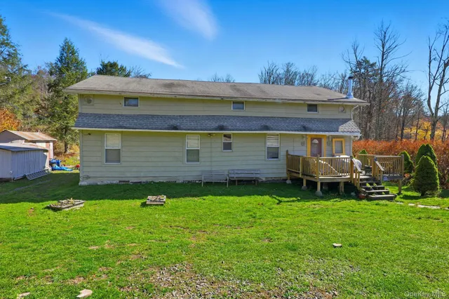 a view of a house with a backyard