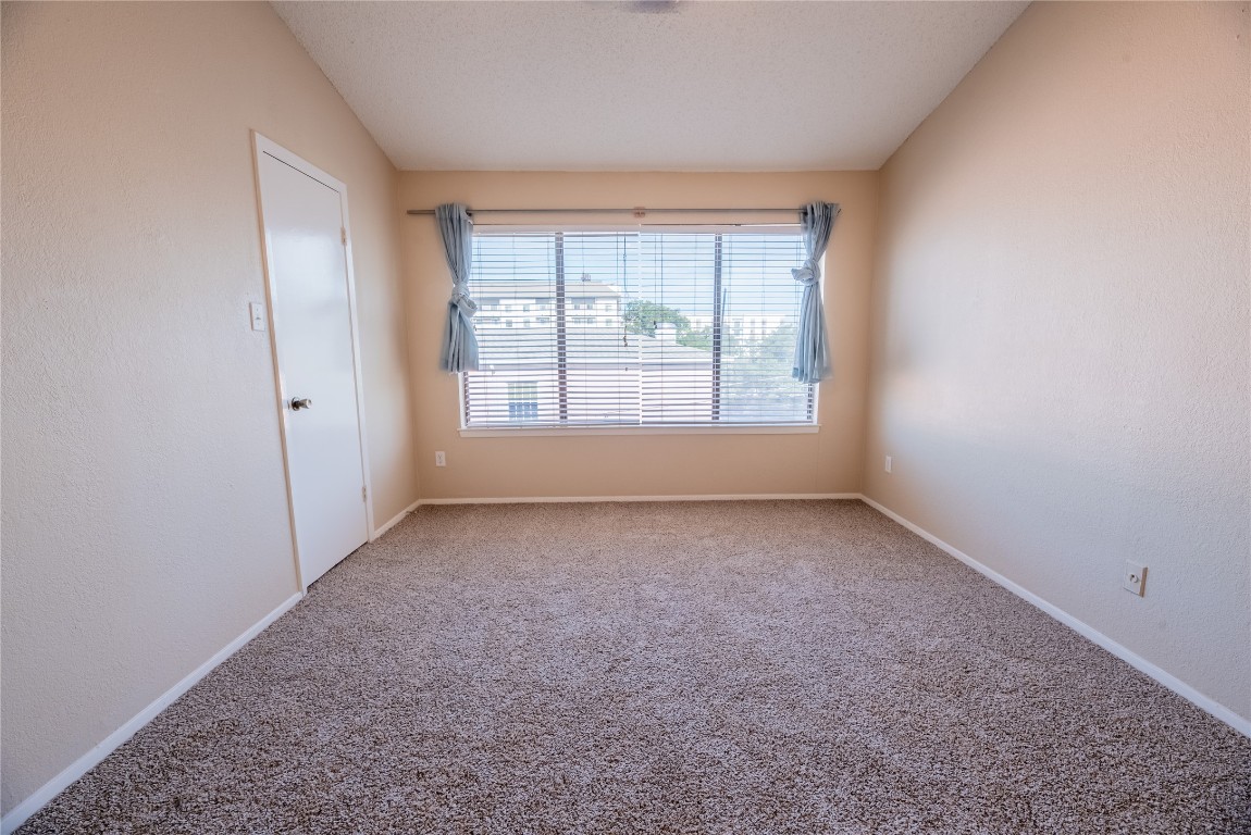 806 West 24th Street, Unit 320 Austin, TX 78705 - Photo 11 of 14 an empty room with a window