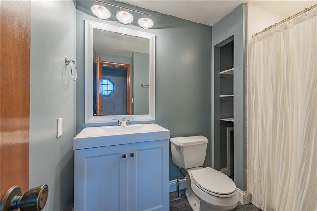 37 Roxbury Road Pittsburgh, PA 15221 - Photo 12 of 22 Master Bathroom