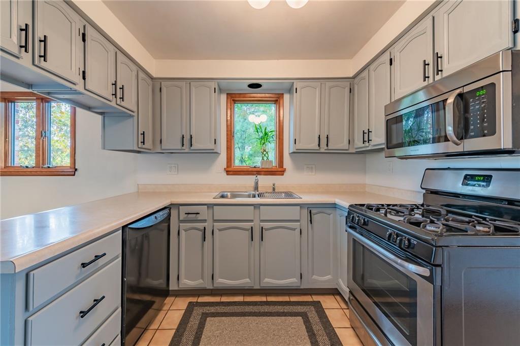 37 Roxbury Road Pittsburgh, PA 15221 - Photo 3 of 22 Kitchen