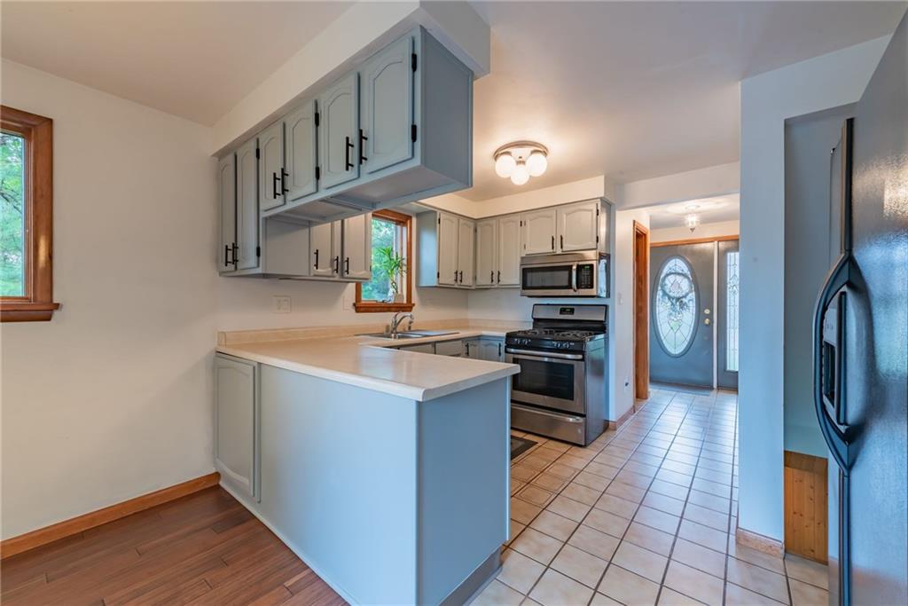 37 Roxbury Road Pittsburgh, PA 15221 - Photo 4 of 22 Gallery Image 4