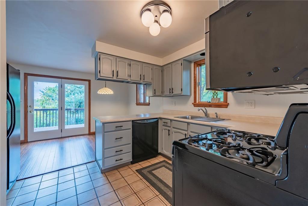 37 Roxbury Road Pittsburgh, PA 15221 - Photo 5 of 22 Gallery Image 5