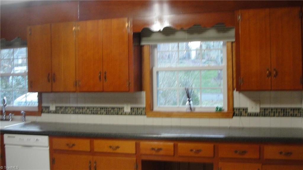 1347 Pinebluff Road Winston-Salem, NC 27103 - Photo 4 of 13 Gallery Image 4
