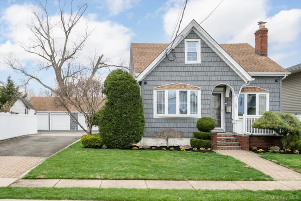 $849,000 | 966 Tyrus Court, Merrick, NY 11566