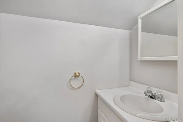 $849,000 | 966 Tyrus Court, Merrick, NY 11566