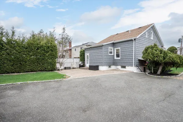 $849,000 | 966 Tyrus Court, Merrick, NY 11566