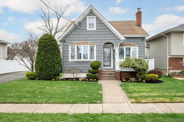 $849,000 | 966 Tyrus Court, Merrick, NY 11566